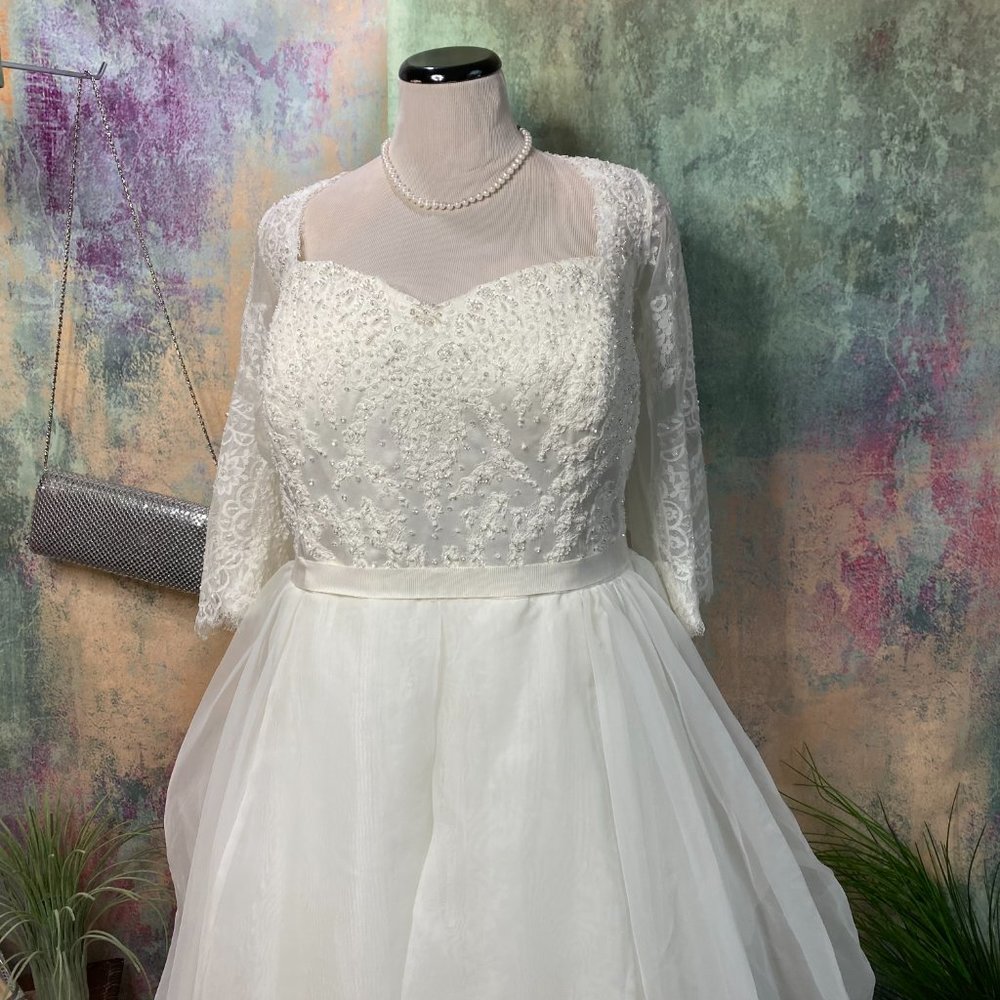 David's Bridal Oleg Cassini Elegant Ivory Lace A-Line Wedding Dress 3/4 Slvs 22W - Picture 4 of 14
